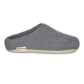 <p>Tradycyjne obuwie domowe z Nepalu. Wykonane ręcznie z jednego z najstarszych wyrobów włókienniczych - filcu. Używany do ich produkcji filc powstaje w 100% z czystej, owczej wełny.</p> Paputy Popiel z podeszwą kauczukową - papcie wełniane - Feltiness