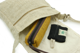 <p>Torba listonoszka wykonana ręcznie w Nepalu z naturalnych włókien: <strong>konopi himalajskich</strong> oraz mocnej <strong>bawełny</strong>.</p> Torba Hemp listonoszka - konopie himalajskie - Feltiness