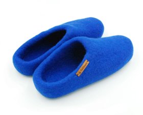 <p>Tradycyjne obuwie domowe z Nepalu. Wykonane ręcznie z jednego z najstarszych wyrobów włókienniczych - filcu. Używany do ich produkcji filc powstaje w 100% z czystej, owczej wełny.</p> Paputy Niebieskie - kapcie wełniane - Feltiness