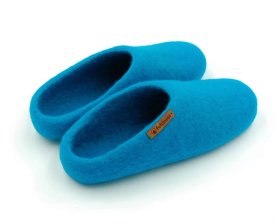 <p>Tradycyjne kapcie z Nepalu. Wykonane ręcznie z jednego z najstarszych wyrobów włókienniczych - filcu. Używany do ich produkcji filc powstaje w 100% z czystej, owczej wełny.</p> Paputy Morskie - kapcie wełniane - Feltiness