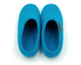 <p>Tradycyjne kapcie z Nepalu. Wykonane ręcznie z jednego z najstarszych wyrobów włókienniczych - filcu. Używany do ich produkcji filc powstaje w 100% z czystej, owczej wełny.</p> Paputy Morskie - kapcie wełniane - Feltiness