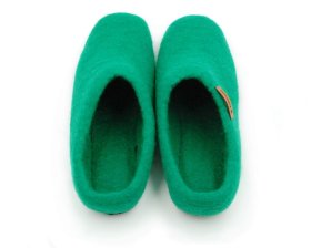 <p>Tradycyjne obuwie domowe z Nepalu. Wykonane ręcznie z jednego z najstarszych wyrobów włókienniczych - filcu. Używany do ich produkcji filc powstaje w 100% z czystej, owczej wełny.</p> Paputy Zielone z podeszwą - papcie wełniane - Feltiness