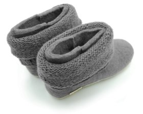 <p>Tradycyjne obuwie domowe z Nepalu. Wykonane ręcznie z jednego z najstarszych wyrobów włókienniczych - filcu. Używany do ich produkcji filc powstaje w 100% z czystej, owczej wełny.</p> Bambosze Popielate z kołnierzem - kapcie z wełny - Feltiness