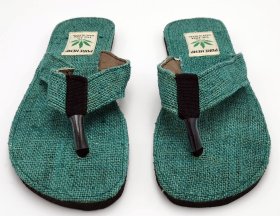 <p style="text-align:left;"><strong>Pochodzenie</strong><br />Nepal</p> <p style="text-align:left;"><strong>Materiał</strong><br />Włókno konopne<br />Podeszwa: utwardzona guma<br /><br /><strong>Rozmiar</strong><br />Dobierając klapki bez możliwości przymiarki sugerujemy zmierzyć długość stopy i wybrać odpowiedni rozmiar na podstawie podanej długości wkładki.</p> Klapki z konopi Flip Flop zielone - Feltiness