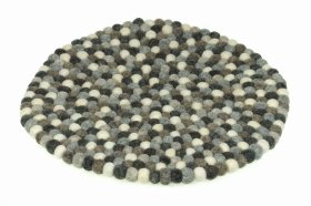 <p><span >O</span><span >krągła podkładka </span><span >na stół</span><span >. Wykonane ręcznie w Nepalu z filcowanych kulek z czystej, owczej wełny. </span></p> Podkładka filcowa stół 30 cm Delikatny Beż - Feltiness