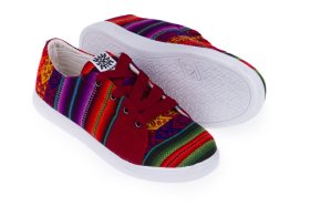 <p><span >Oryginalne buty Inkamos wykonane z kolorowej tkaniny zdobionej tradycyjnymi wzorami kultury Inków.</span></p> Trampki Inkamos Corto Rojo, oryginalne buty z Peru - Feltiness