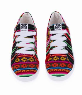 <p><span >Oryginalne buty Inkamos wykonane z kolorowej tkaniny zdobionej tradycyjnymi wzorami kultury Inków.</span></p> Trampki Inkamos Corto Negro, oryginalne buty z Peru - Feltiness