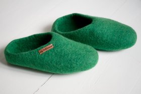 <p>Tradycyjne obuwie domowe z Nepalu. Wykonane ręcznie z jednego z najstarszych wyrobów włókienniczych - filcu. Używany do ich produkcji filc powstaje w 100% z czystej, owczej wełny.</p> Paputy Zielone - kapcie wełniane - Feltiness