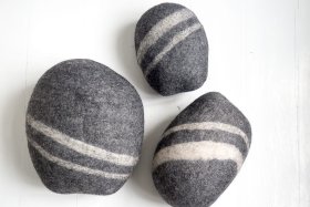 Pufa Kamień Popiel duży z filcu L - Feltiness