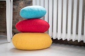 Poduszka wełniana dekoracyjna z wełny średnia czerwona - Feltiness