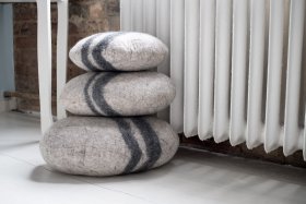 Pufa wełniana ozdobna Kamień Biały duży L - Feltiness