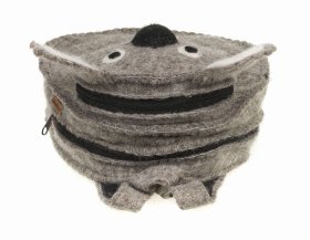 <p><span >Przepiękny dziecięcy plecak wykonany ręcznie w Nepalu z filcowanej, owczej wełny.</span></p> Plecak filcowy Koala - Feltiness