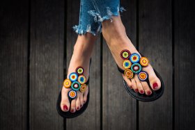 Klapki etniczne ze skóry Multi Beads - Feltiness