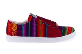 <p><span >Oryginalne buty Inkamos wykonane z kolorowej tkaniny zdobionej tradycyjnymi wzorami kultury Inków.</span></p> Trampki Inkamos Corto Rojo, oryginalne buty z Peru - Feltiness