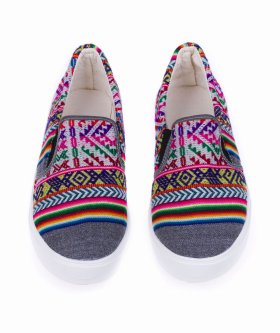 <p><span >Oryginalne buty Inkamos wykonane z kolorowej tkaniny zdobionej tradycyjnymi wzorami kultury Inków.</span></p> Trampki Inkamos Corto Gris, oryginalne buty z Peru - Feltiness